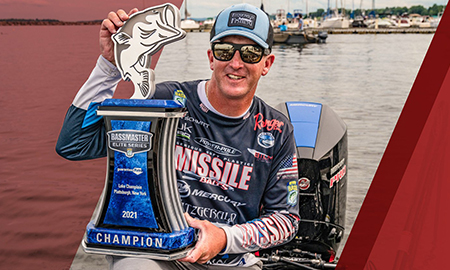 Matt Lee dominates opening day at MLF Bass Pro Tour Toyota Stage